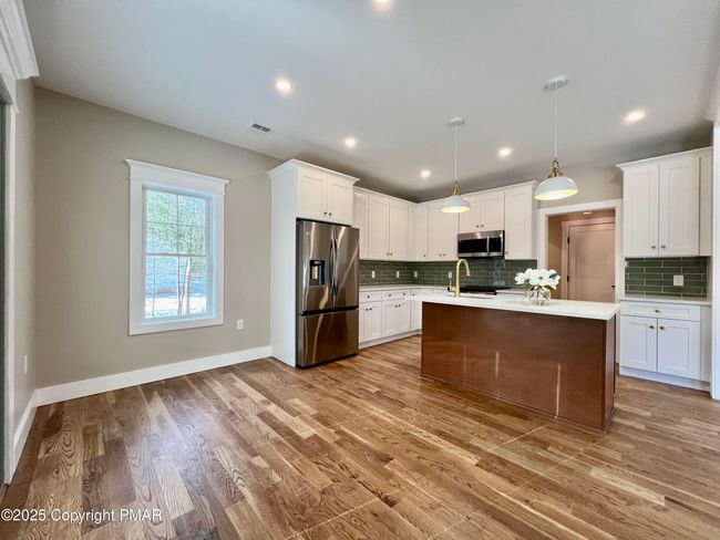 Dining/Kitchen | Image 16