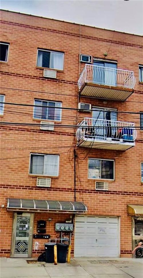 3343 Union Street, Flushing, NY, 11354 | Card Image