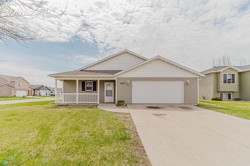 1837 43rd Ave S, Moorhead, MN, 56560-6998 | Card Image