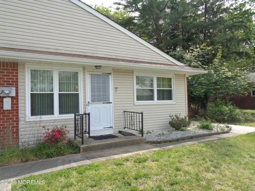 28 B Snowberry Ln, Whiting, NJ, 08759-3086 | Card Image