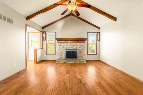 6813 T Gabbert Dr, Pleasant Valley, MO, 64068-8700 | Card Image