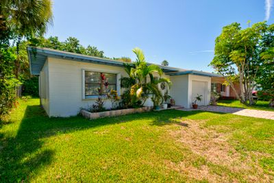 525 S Orlando Avenue, House other with 2 bedrooms, 1 bathrooms and null parking in Cocoa Beach FL | Image 3