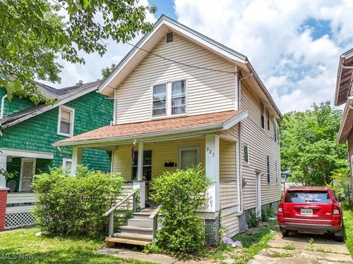 923 Lawton St, Akron, OH, 44320-3762 | Card Image