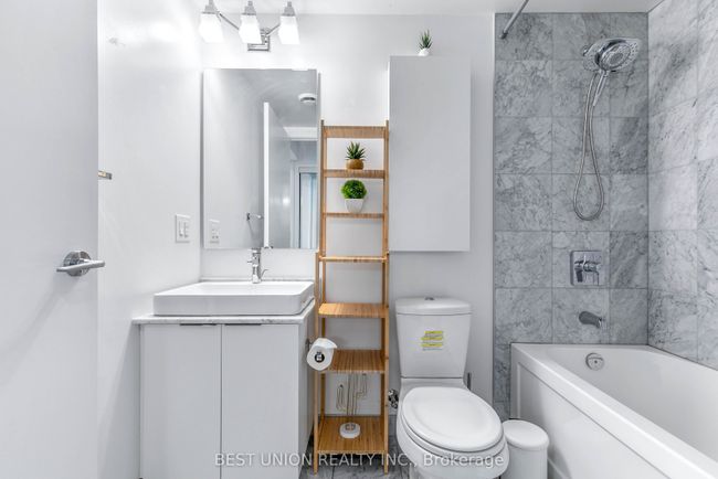 6406 - 14 York St, Condo with 2 bedrooms, 1 bathrooms and 1 parking in Toronto ON | Image 20