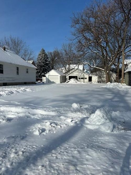 402 6th Pl Nw, Austin, MN, 55912-3055 | Card Image