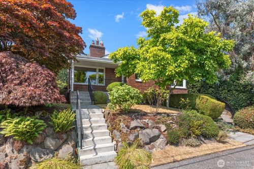 8327 24th Ave Nw, Seattle, WA, 98117-4440 | Card Image
