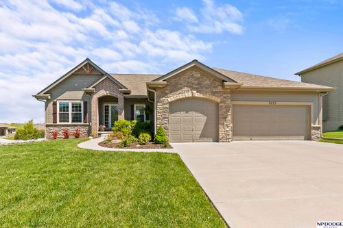 9823 Rosewater Pkwy, Bennington, NE, 68007-1642 | Card Image