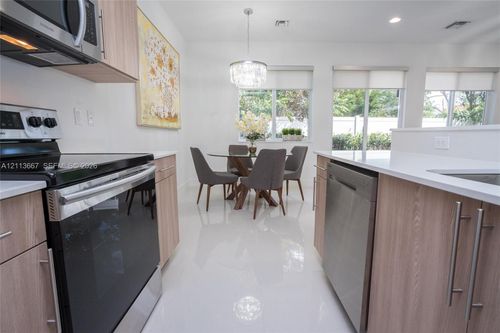 170 Se 7th Way, Pompano Beach, FL, 33060-7389 | Card Image