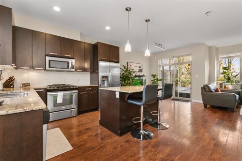 {{alt}} | Card Image