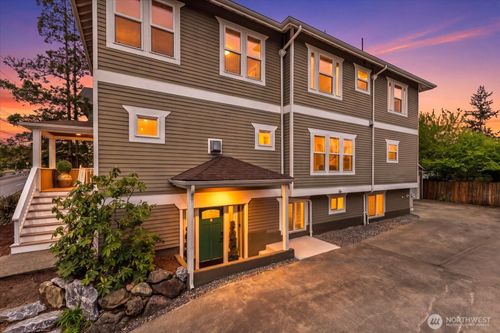 400 Ne 50th Street, Seattle, WA, 98105 | Card Image