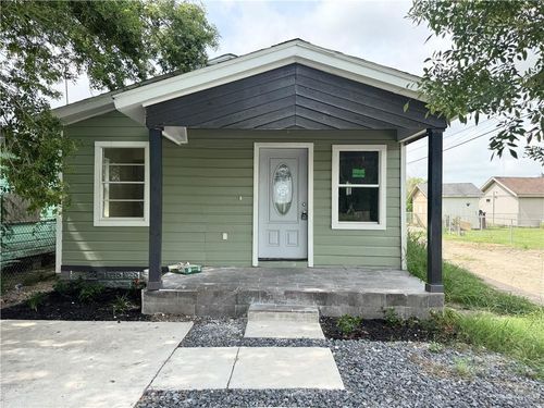 213 W 2nd St, San Juan, TX, 78589-2707 | Card Image