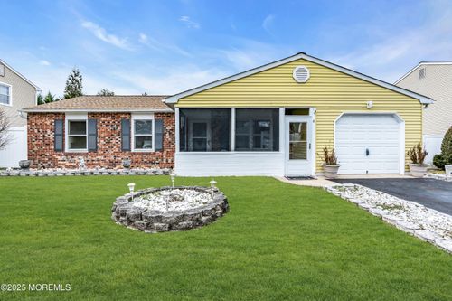 4 Evergreen Pl, Howell, NJ, 07731-2627 | Card Image