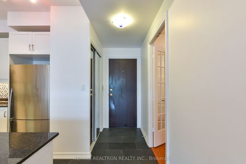 804-28 William Carson Crescent, North York, ON, M2P2H1 | Card Image