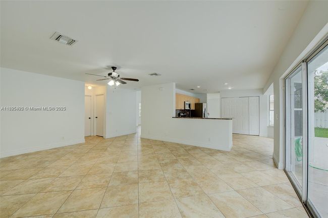 1127 Sw 104 Th Way, House other with 4 bedrooms, 3 bathrooms and null parking in Pembroke Pines FL | Image 11