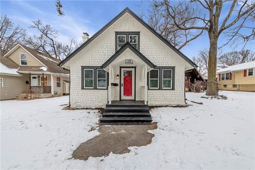 18 W 79th Ter, Kansas City, MO, 64114-2302 | Card Image