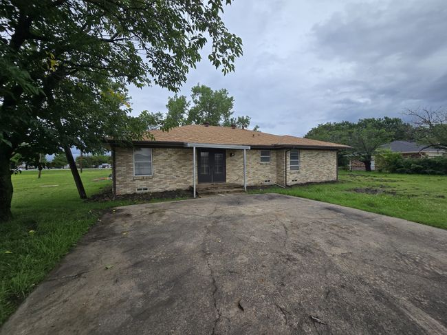 Ranch-style home with a front yard and brick siding | Image 22