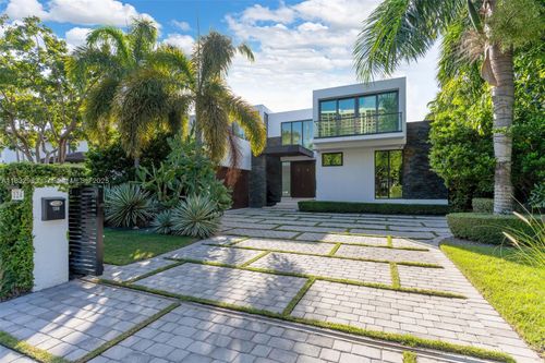 124 Park Dr, Bal Harbour, FL, 33154-1337 | Card Image