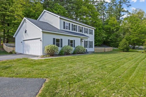 4 Greenbriar Dr, Essex, VT, 05452-3904 | Card Image