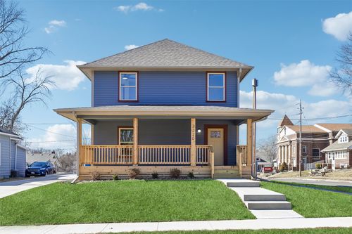 2220 E 13th Street, Des Moines, IA, 50316 | Card Image