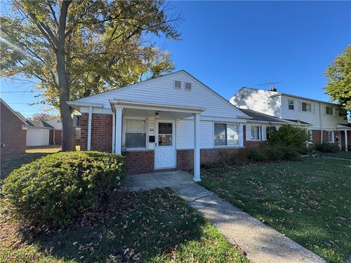324 E 235th St, Euclid, OH, 44123-1543 | Card Image