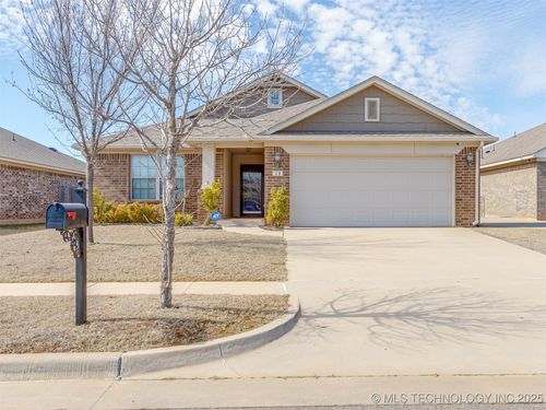 13 Evermore Ln, Yukon, OK, 73099-2934 | Card Image
