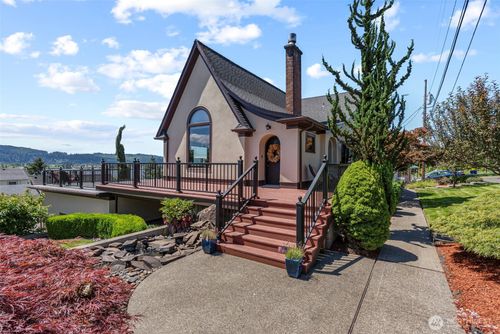 185 Spring St, Cathlamet, WA, 98612-4302 | Card Image