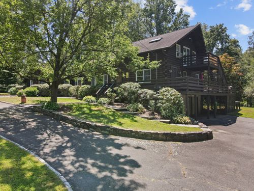 1 Long Wall Rd, Redding, CT, 06896-2400 | Card Image