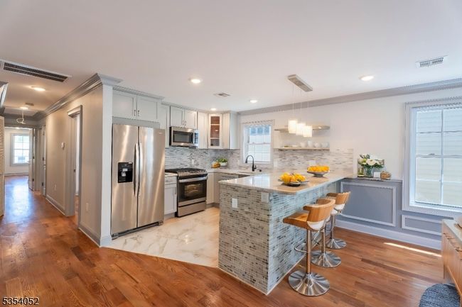 90 Seaview Ave, Home with 6 bedrooms, 4 bathrooms and null parking in Jersey City NJ | Image 25