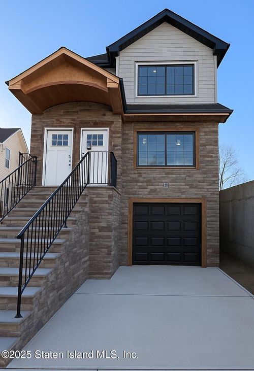 16 Church Ave, Staten Island, NY, 10314-4704 | Card Image