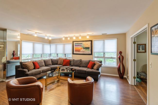 APT-102 - 3100 Lexington Ln, Condo with 2 bedrooms, 3 bathrooms and 2 parking in Glenview IL | Image 5