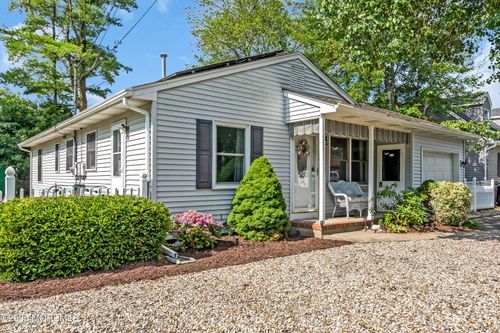 2023 Oak Dale Rd, Toms River, NJ, 08753-7877 | Card Image