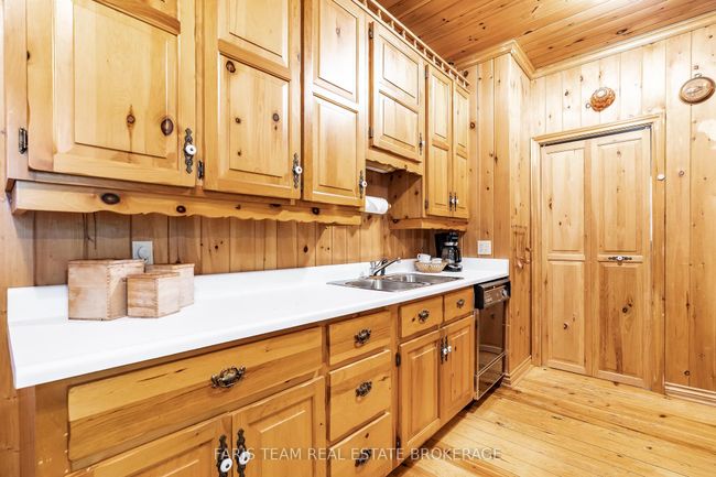 80 E Beach Rd, House other with 4 bedrooms, 2 bathrooms and 3 parking in Tiny ON | Image 5