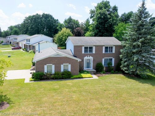 1324 Bush Creek Dr, Grand Blanc, MI, 48439-1619 | Card Image