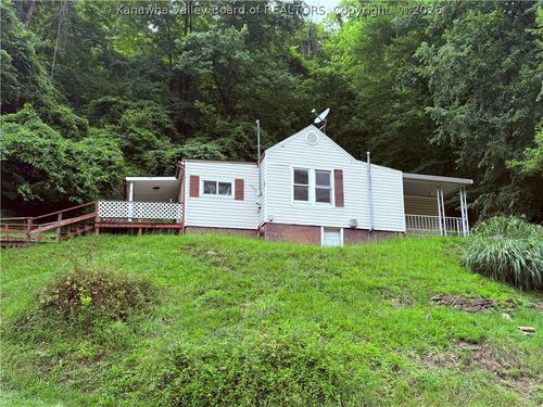 915 Campbells Creek Dr, Charleston, WV, 25306-9026 | Card Image