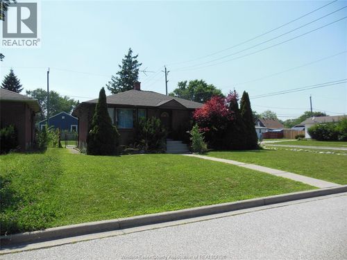 1105 Harrison Ave, Windsor, ON, N9C3J4 | Card Image