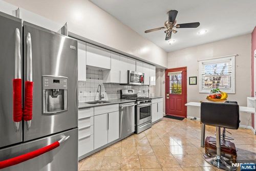 102 Treacy Ave, Newark, NJ, 07108-1530 | Card Image