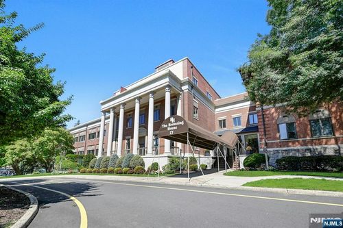 27 W Clinton Ave, Tenafly, NJ, 07670-2051 | Card Image