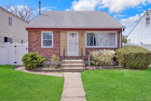 181 N 3rd St, Bethpage, NY, 11714-2105 | Card Image