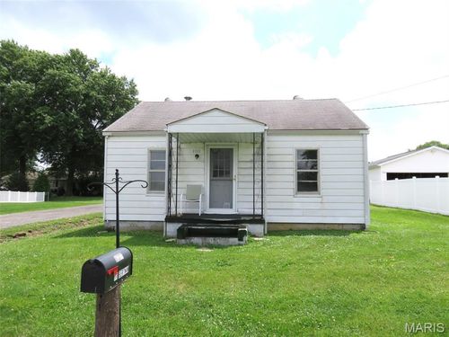 1111 Bertman St, Jerseyville, IL, 62052-2654 | Card Image
