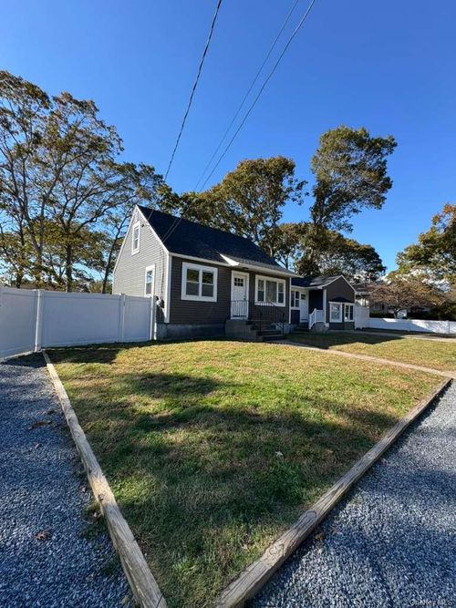 8 Paul Dr, Mastic, NY, 11950-1912 | Card Image