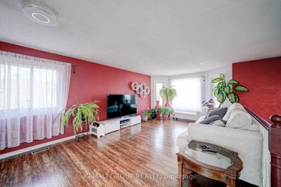 MAIN - 15 Ferguson Dr, House other with 3 bedrooms, 1 bathrooms and 2 parking in Barrie ON | Image 3