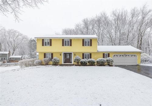 18 Bent Oak Rd, Rochester, NY, 14624-3902 | Card Image