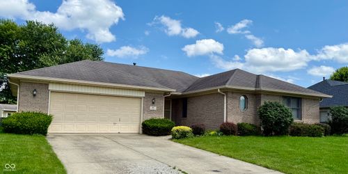 897 N Scott Dr, Greenwood, IN, 46142-7711 | Card Image