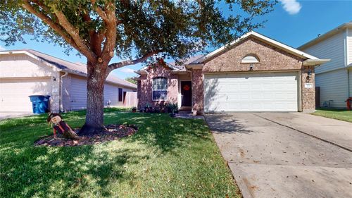 315 Crosby Village Dr, Crosby, TX, 77532-7470 | Card Image