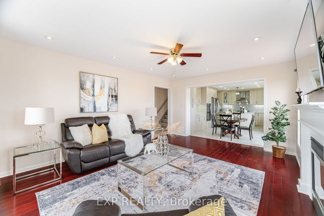 810 Cousens Terr, House other with 5 bedrooms, 3 bathrooms and 2 parking in Milton ON | Image 15