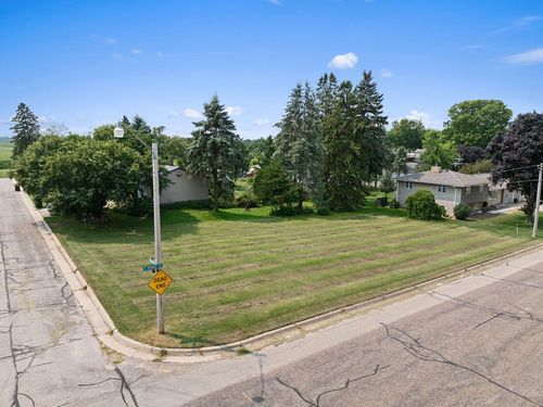 418 E Monroe St, Caledonia, MN, 55921-1429 | Card Image