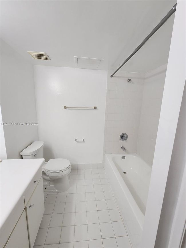 APT-129 - 2600 S University Dr, Condo with 3 bedrooms, 2 bathrooms and null parking in Davie FL | Image 10