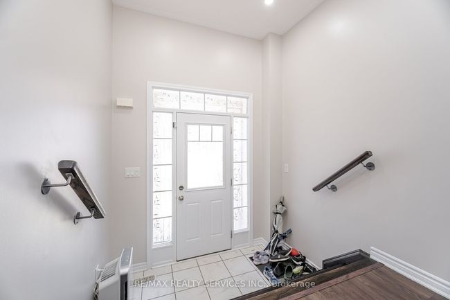 27 Phyllis Dr, House attached with 3 bedrooms, 3 bathrooms and 2 parking in Caledon ON | Image 6