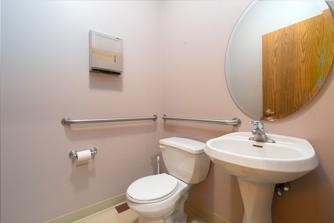 Private bathroom | Image 25