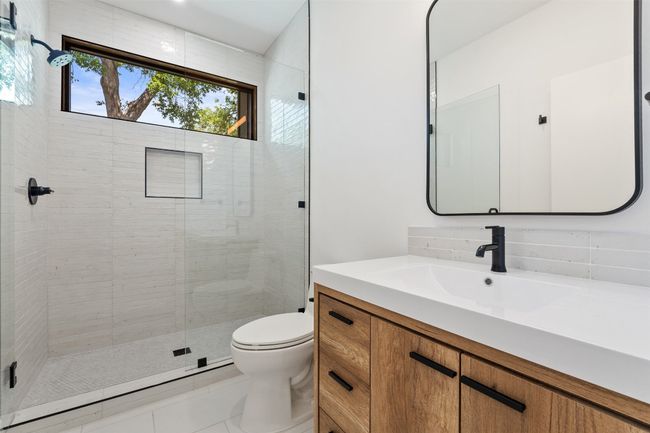 B - 2107 Maple Ave, House other with 2 bedrooms, 2 bathrooms and 1 parking in Austin TX | Image 18
